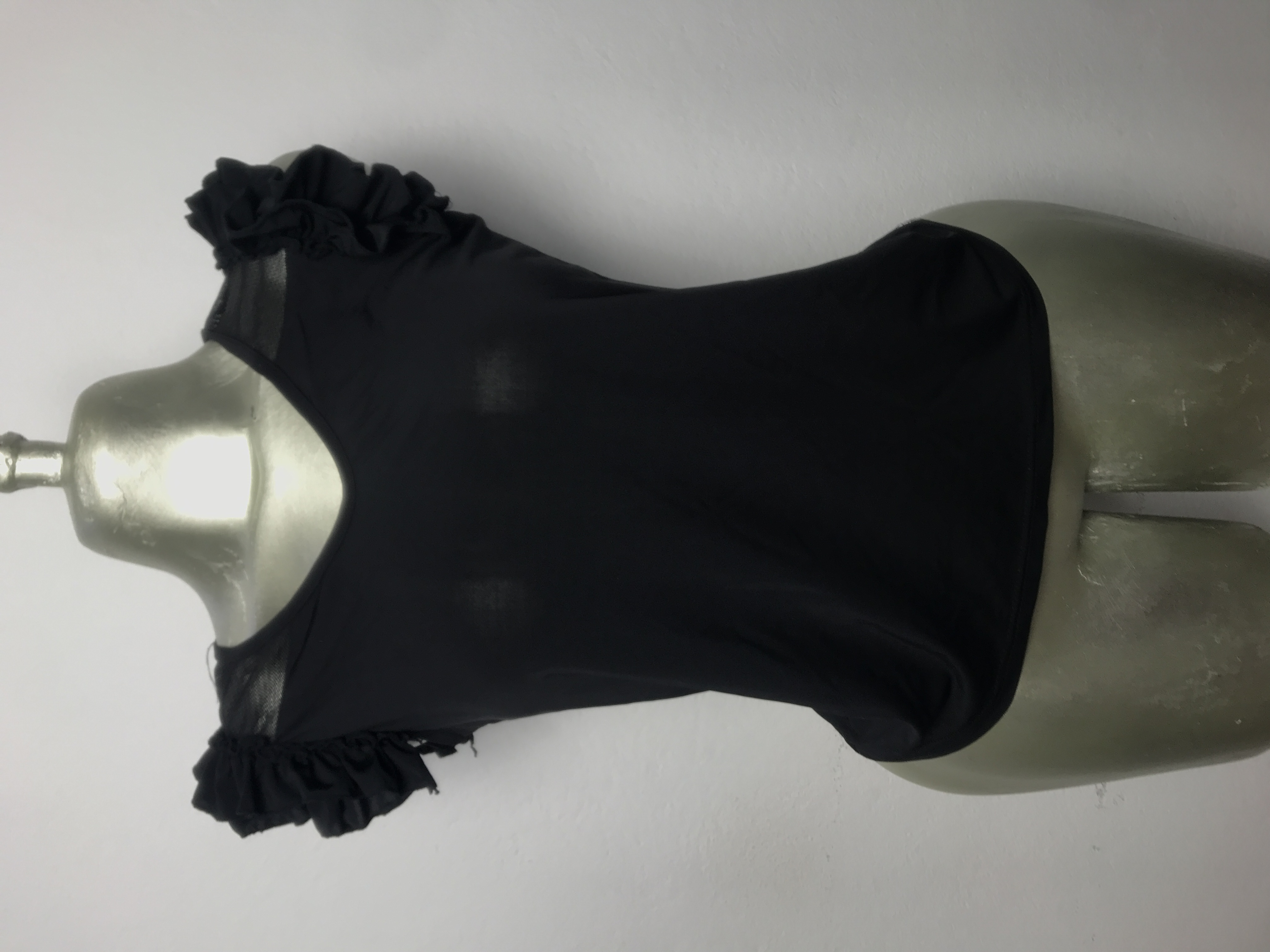 Body noire à manches volantées