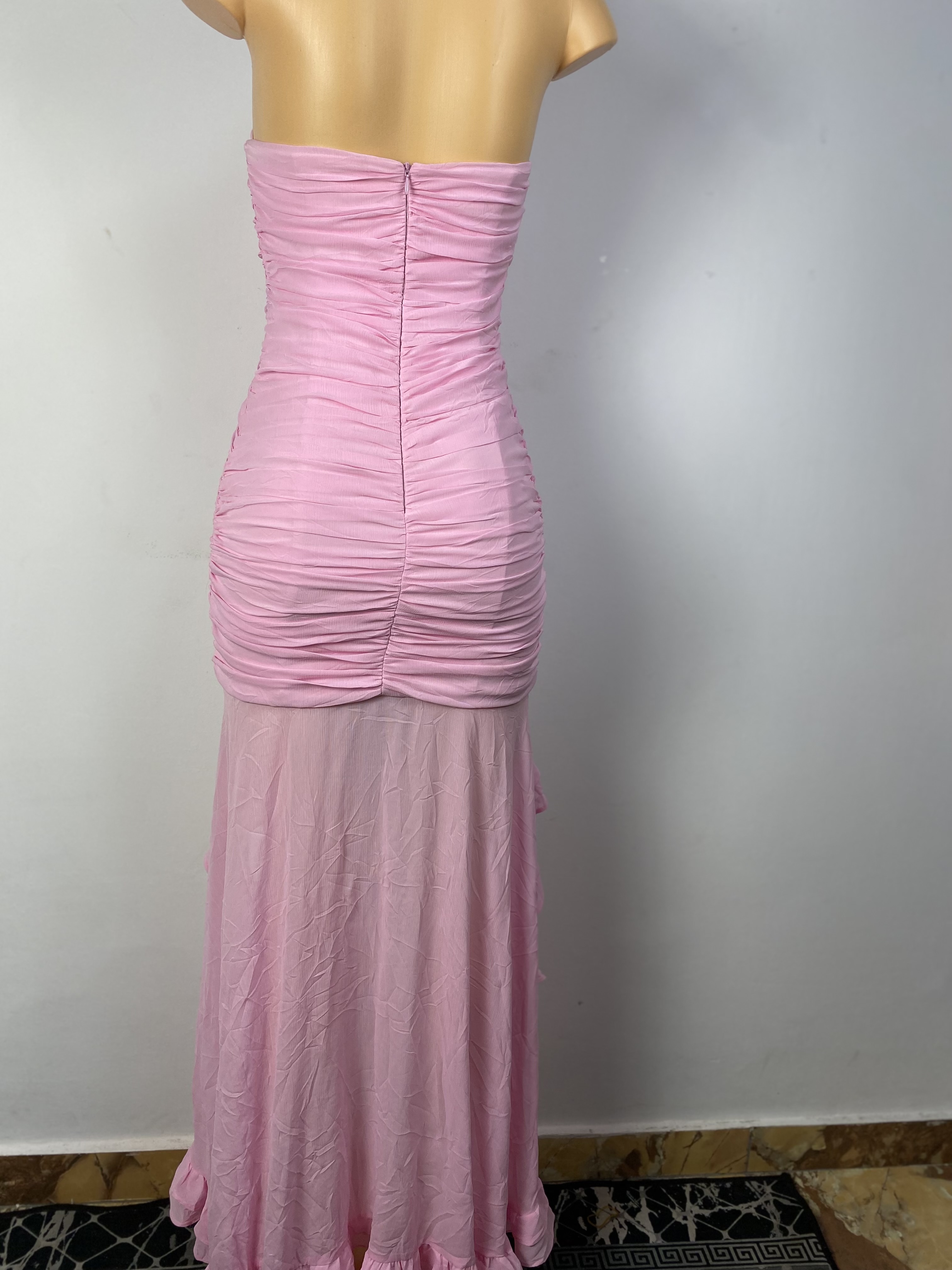 Robe fripperies