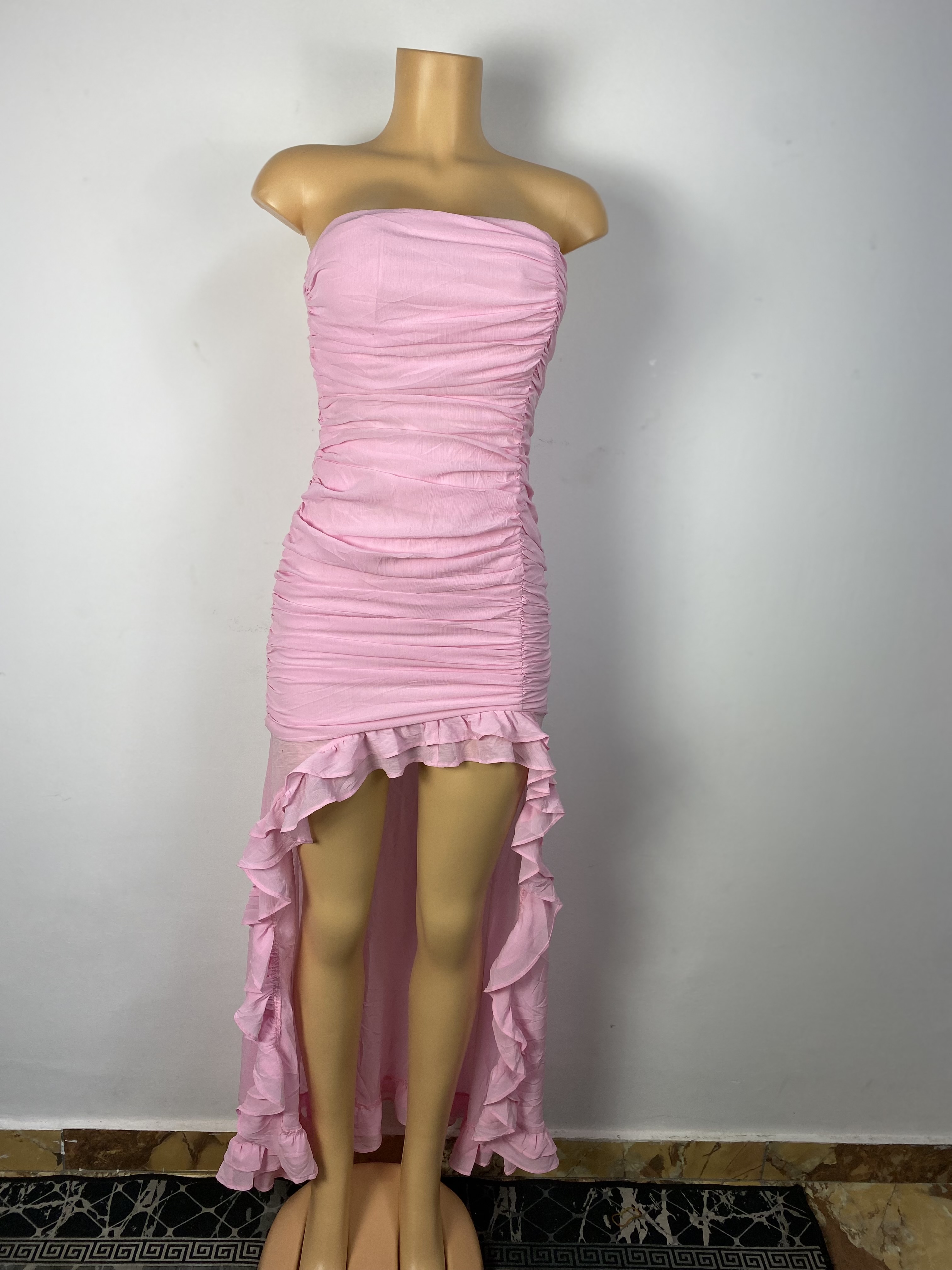 Robe fripperies