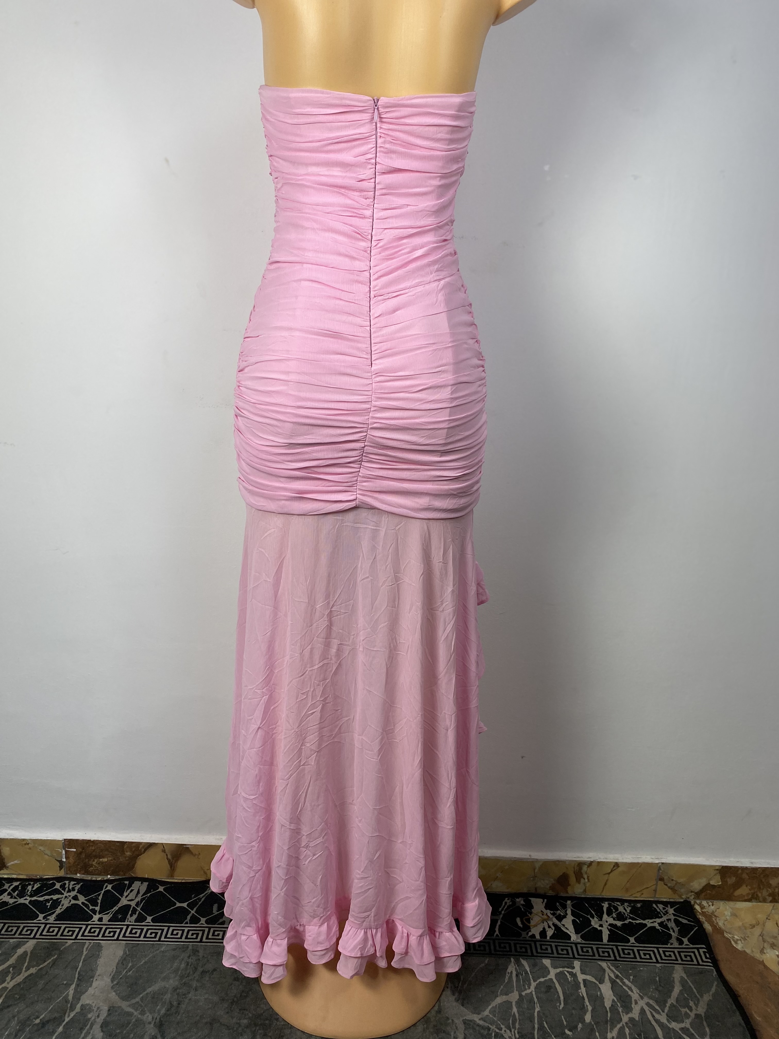 Robe fripperies
